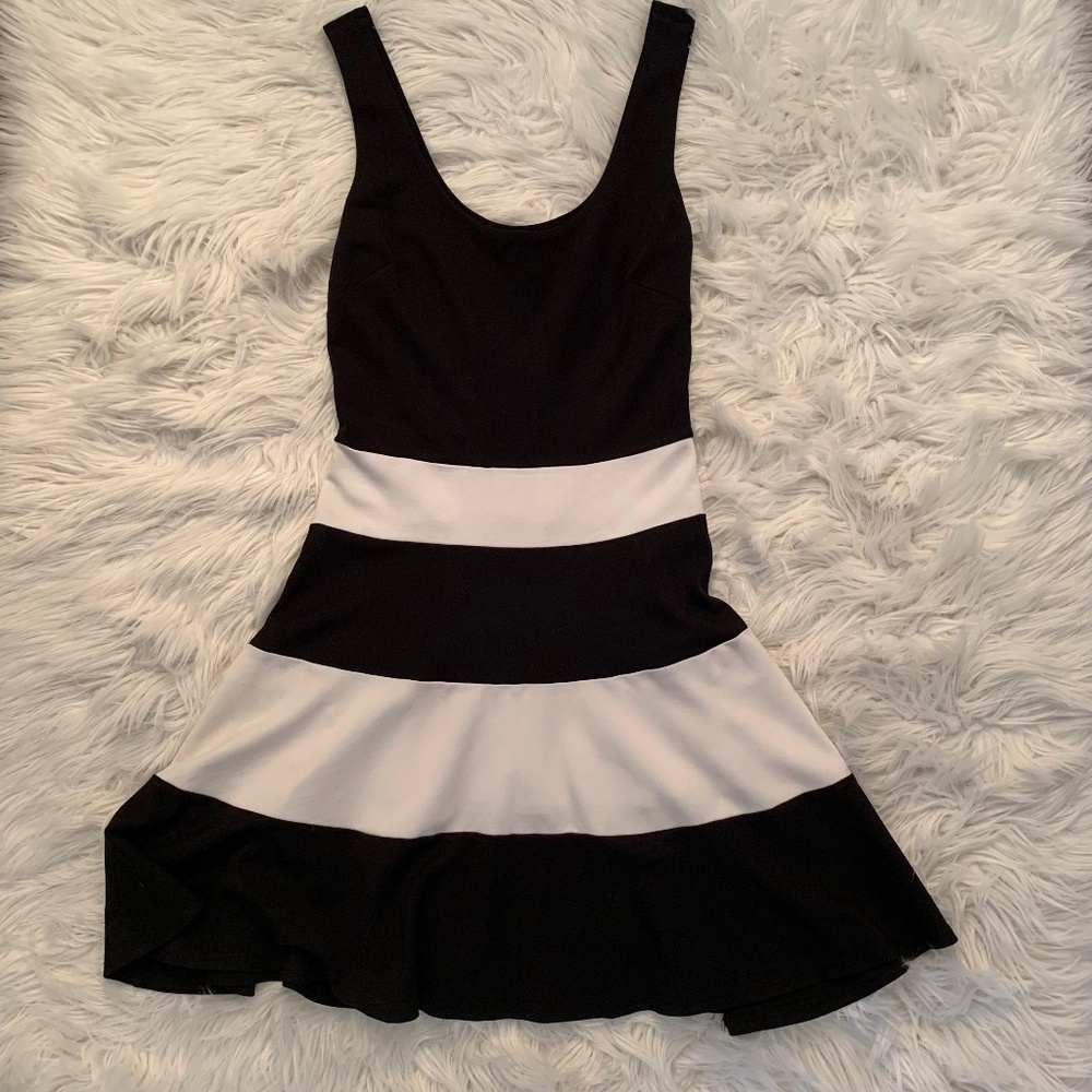 BEBE Striped Black & White Sleeveless Swing Dress